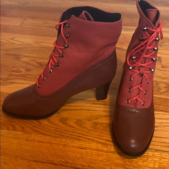 Red Lace up Heeled boots - Picture 3 of 4